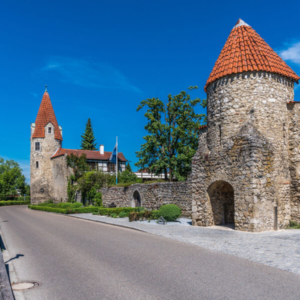 Reste Der Stadtmauer In Abensberg Mit Dem Wahrzeichen Marderturm